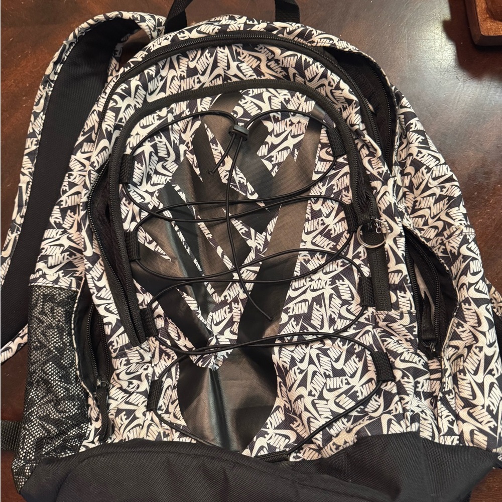 Nike Monochrome Graphic Men's Backpack